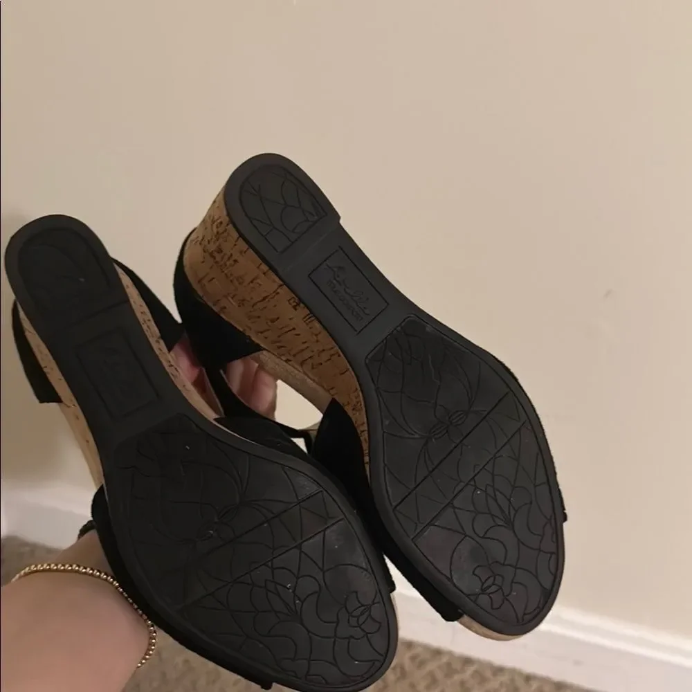EUC Elegant‎ Black and tan fancy wedge heels